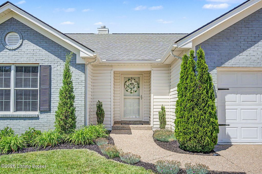 Photo of 412 Buckman Station Ct, Simpsonville, KY 40067 (MLS # 1717421)