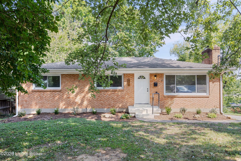 Photo of 5913 Colebrooke Ln, Louisville, KY 40219 (MLS # 1729548)