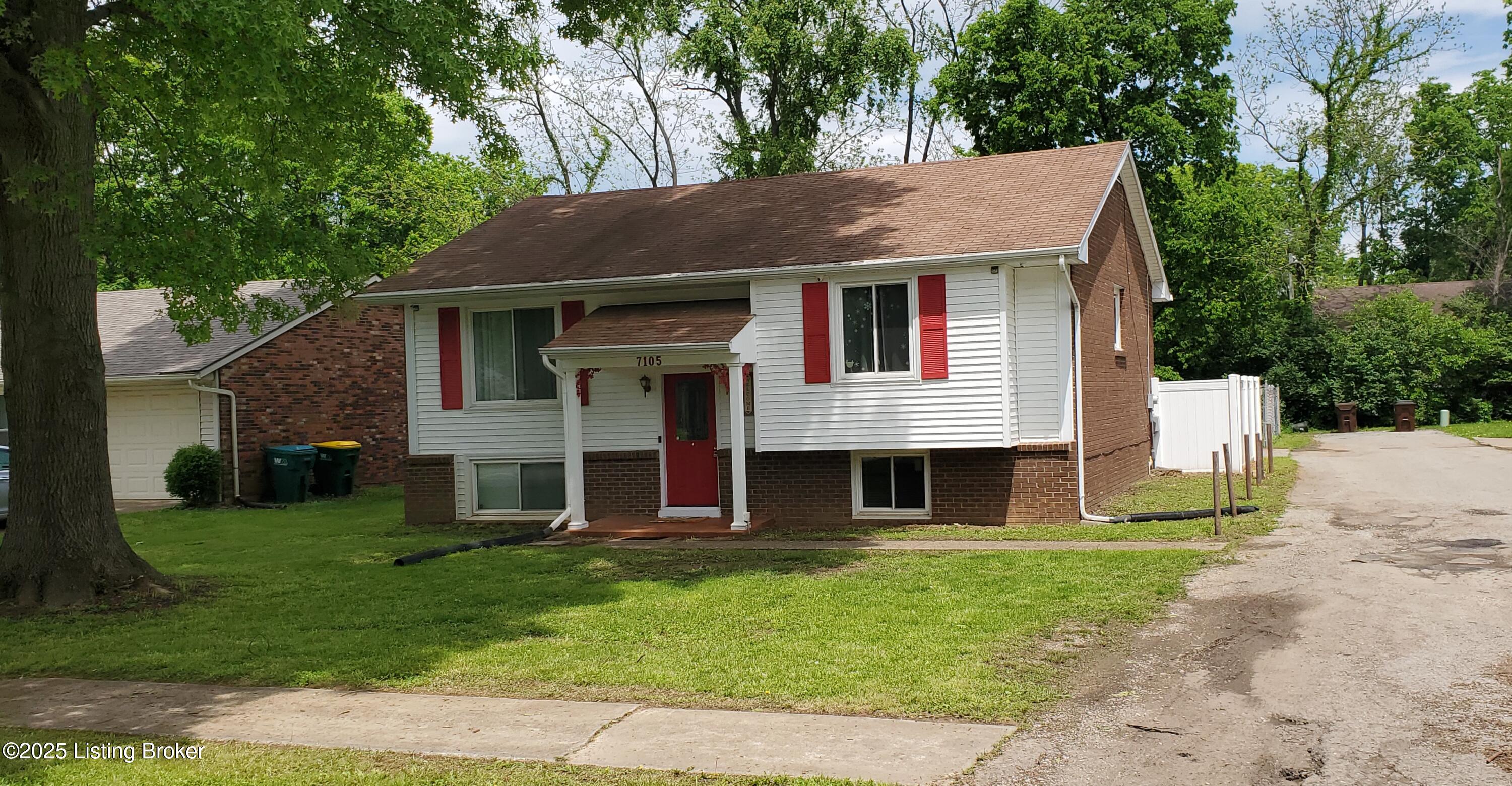 7105 Heavrin Ave, Louisville, Pennsylvania image 2