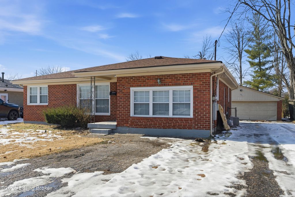 Photo of 5810 Emmalee Dr, Louisville, KY 40219 (MLS # 1710523)