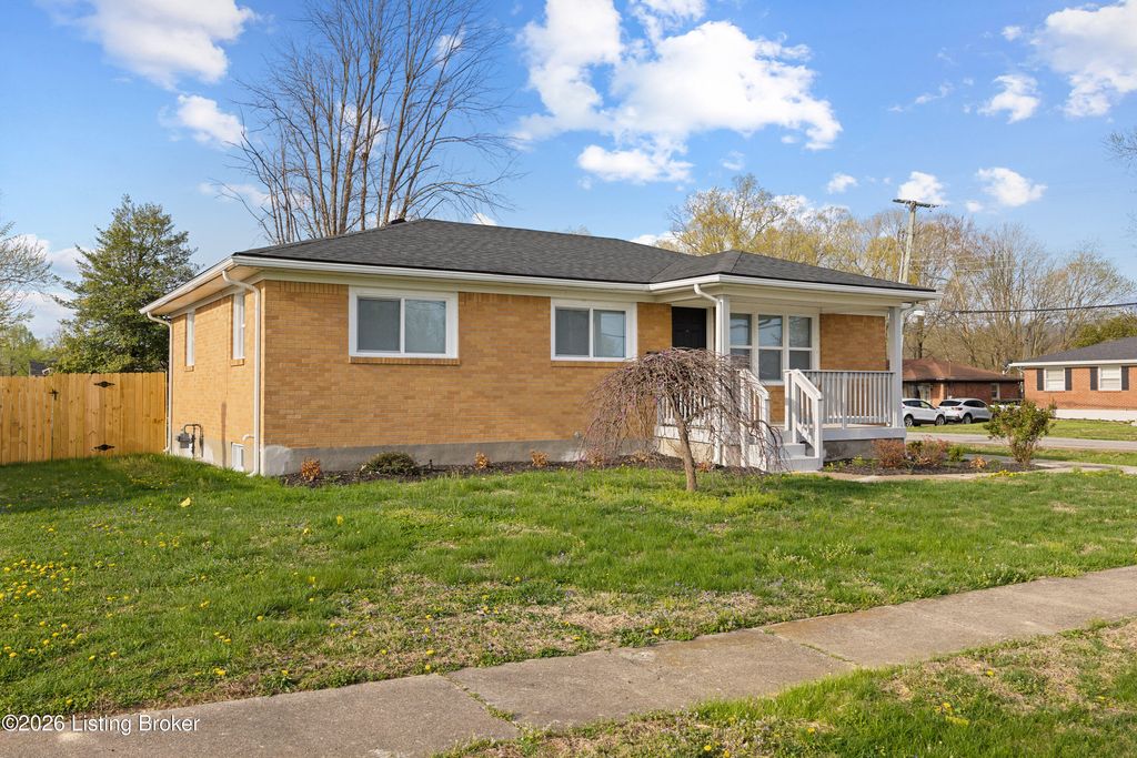 Photo of 4100 Caven Ct, Louisville, KY 40229 (MLS # 1713326)