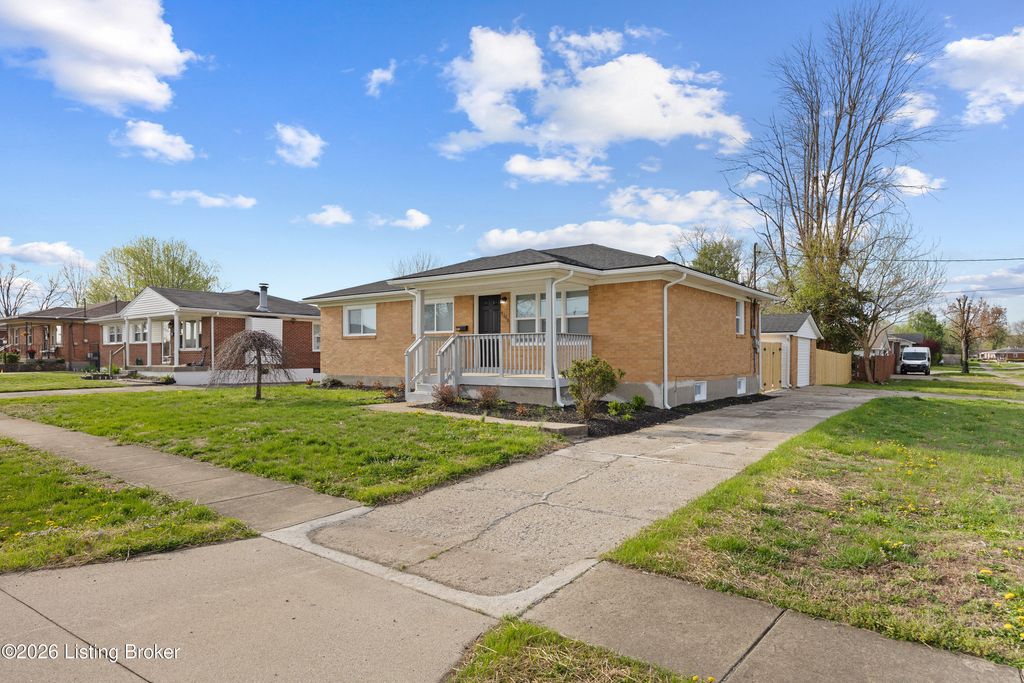 Photo of 4100 Caven Ct, Louisville, KY 40229 (MLS # 1713326)