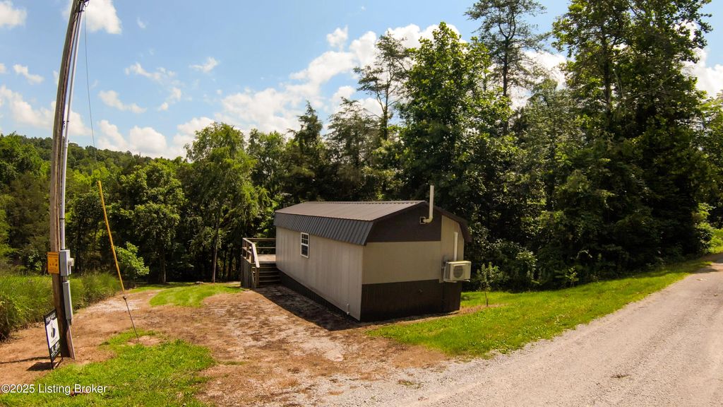 Photo of 899 Pine Haven Rd, Clarkson, KY 42726 (MLS # 1704943)
