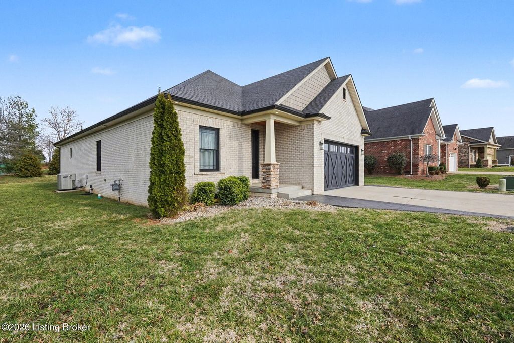 Photo of 151 Remington Dr, Bardstown, KY 40004 (MLS # 1714297)
