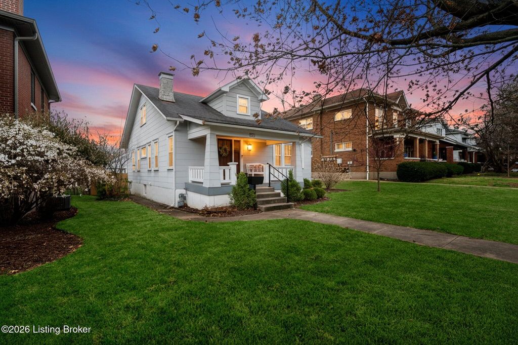 Photo of 1924 Roanoke Ave, Louisville, KY 40205 (MLS # 1711295)