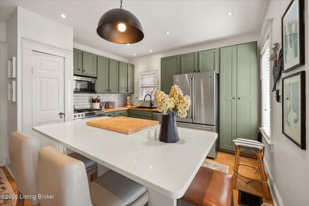 Photo of 1924 Roanoke Ave, Louisville, KY 40205 (MLS # 1711295)