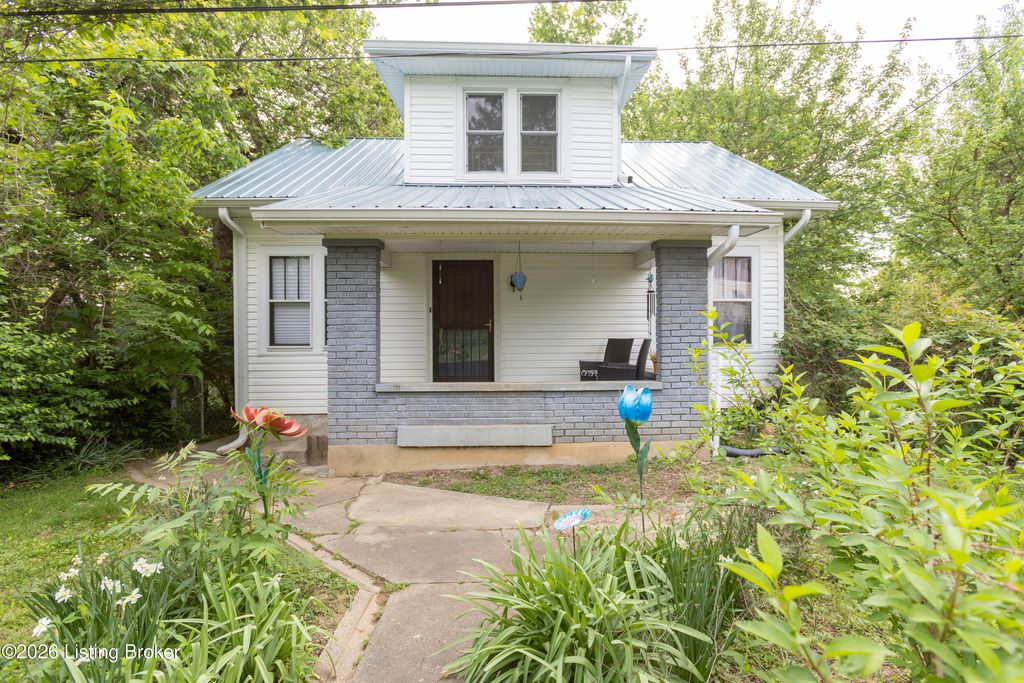 Photo of 1926 Rear Wrocklage Ave, Louisville, KY 40205 (MLS # 1715390)