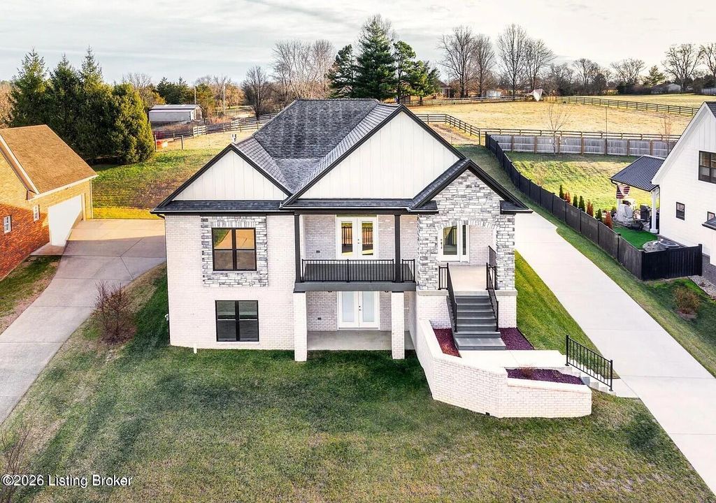 Photo of 6619 Heritage Hills Dr, Crestwood, KY 40014 (MLS # 1713652)