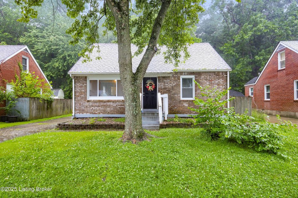 Photo of 8808 Willowcreek Dr, Louisville, KY 40219 (MLS # 1707975)