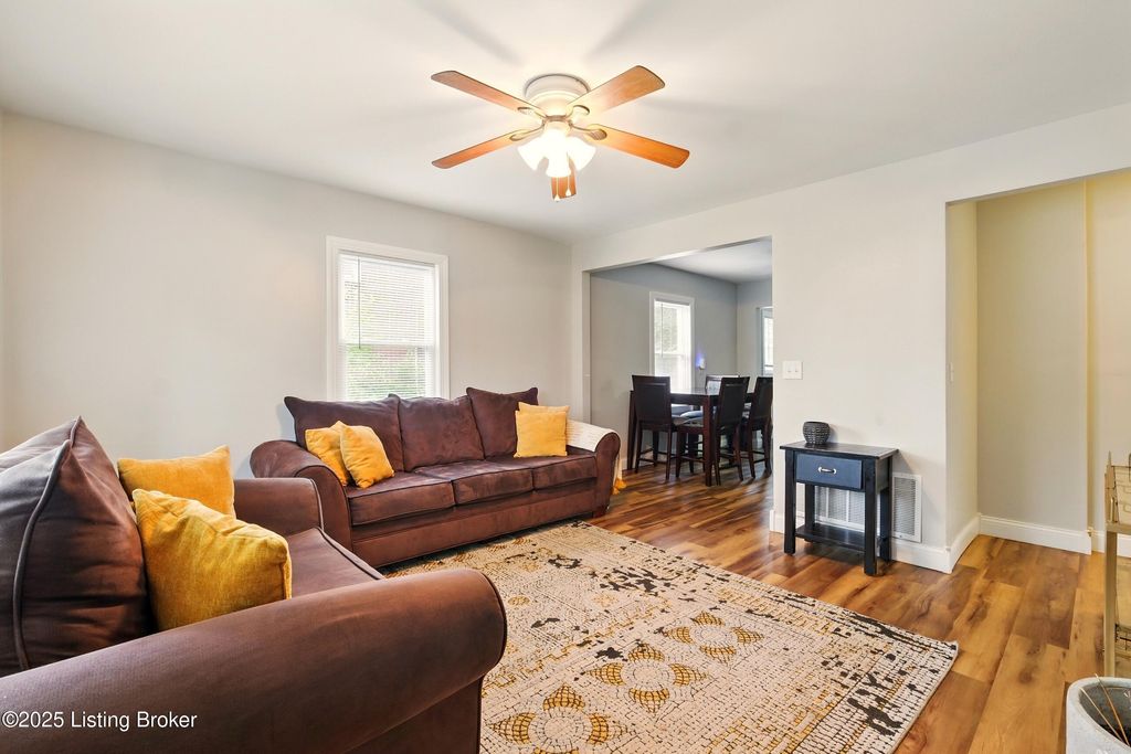 Photo of 8808 Willowcreek Dr, Louisville, KY 40219 (MLS # 1707975)