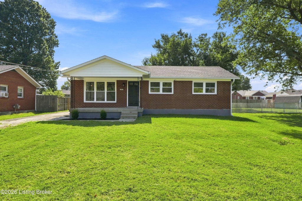 Photo of 7110 Uranus Dr, Louisville, KY 40258 (MLS # 1727314)