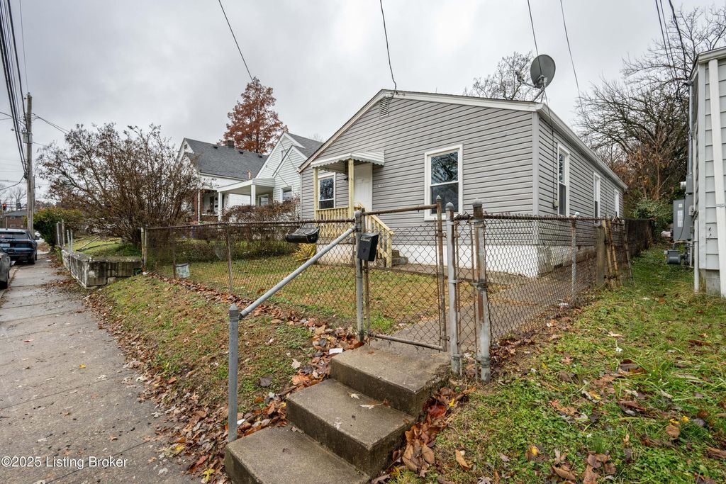 Photo of 4214 Hazelwood Ave, Louisville, KY 40215 (MLS # 1703881)