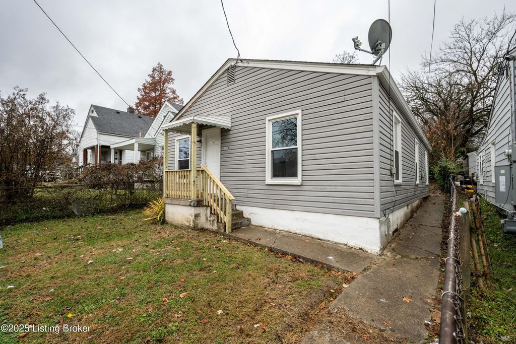 Photo of 4214 Hazelwood Ave, Louisville, KY 40215 (MLS # 1703881)