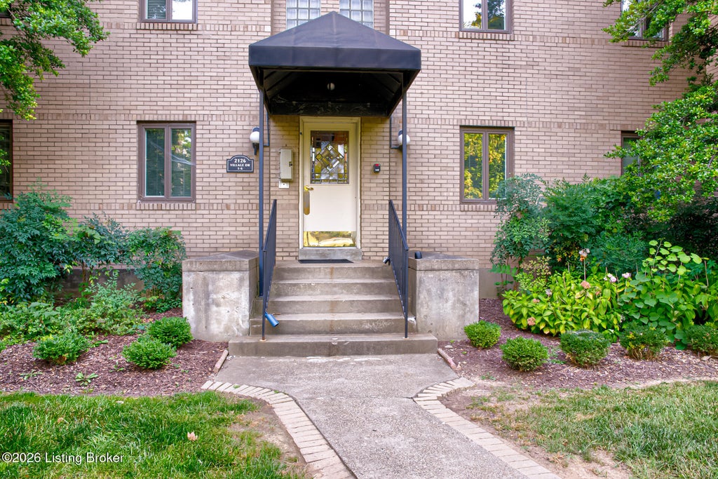 Photo of 2126 Village Dr #Unit 3, Louisville, KY 40205 (MLS # 1728348)
