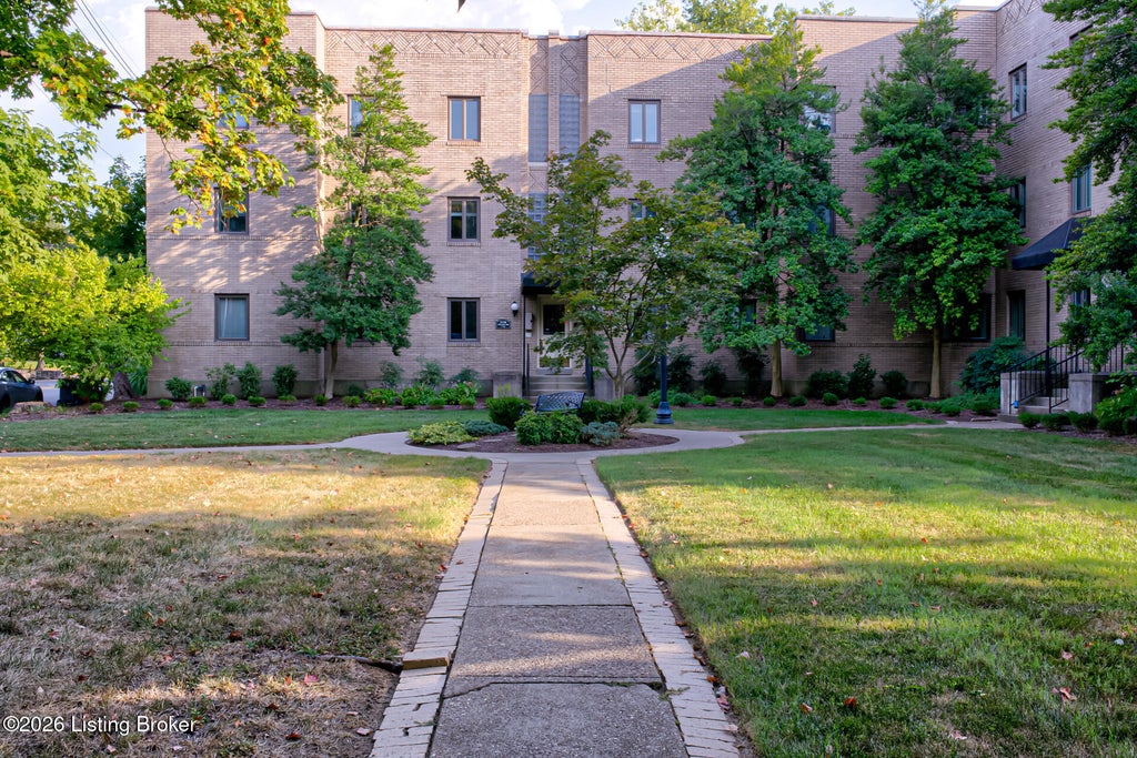 Photo of 2126 Village Dr #Unit 3, Louisville, KY 40205 (MLS # 1728348)