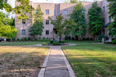 Condo For Sale - 2126 Village Dr #UNIT 3<br/> Louisville, KY 40205