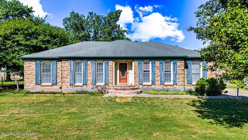 Photo of 4908 Jerry Dr, Shepherdsville, KY 40165 (MLS # 1715446)