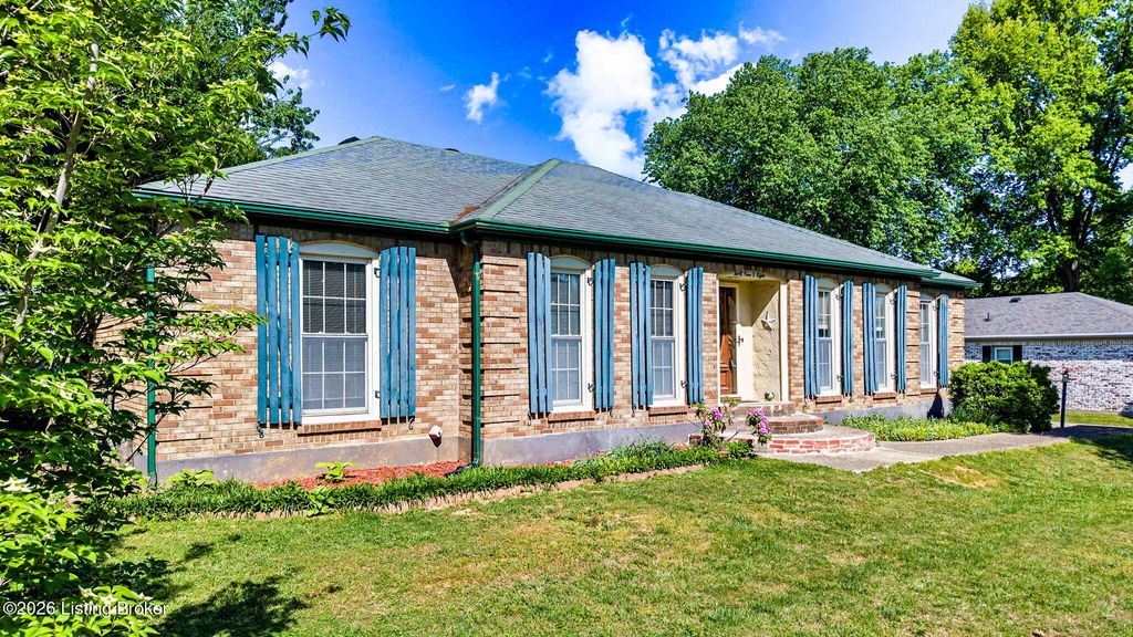 Photo of 4908 Jerry Dr, Shepherdsville, KY 40165 (MLS # 1715446)