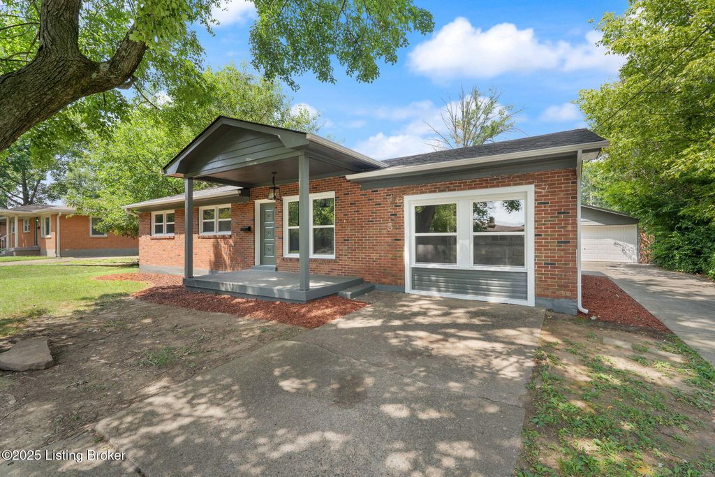 Photo of 6205 Manse Dr, Louisville, KY 40258 (MLS # 1704349)