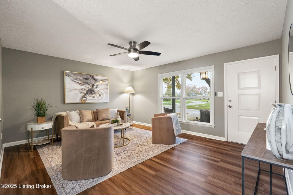 Photo of 6205 Manse Dr, Louisville, KY 40258 (MLS # 1704349)