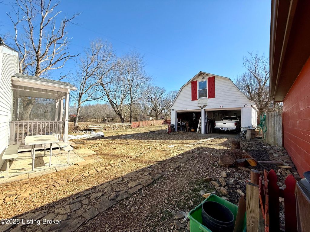 Photo of 500 Wolf Run Rd, Fairdale, KY 40118 (MLS # 1707524)