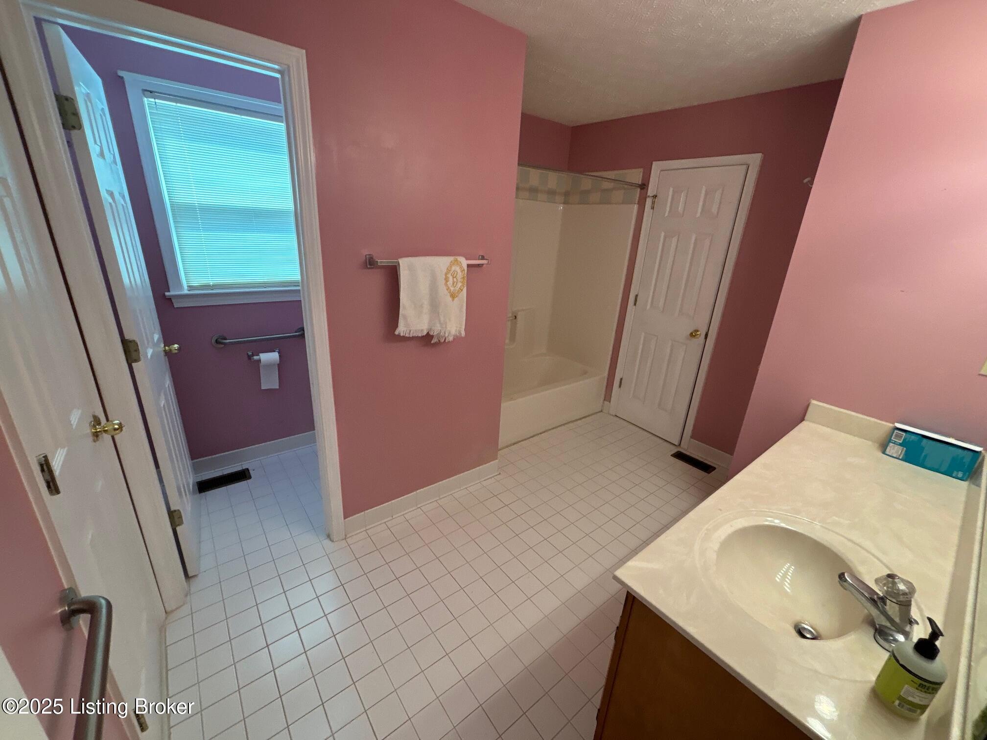 10922 Fairway Pointe Dr, Louisville, Pennsylvania image 50