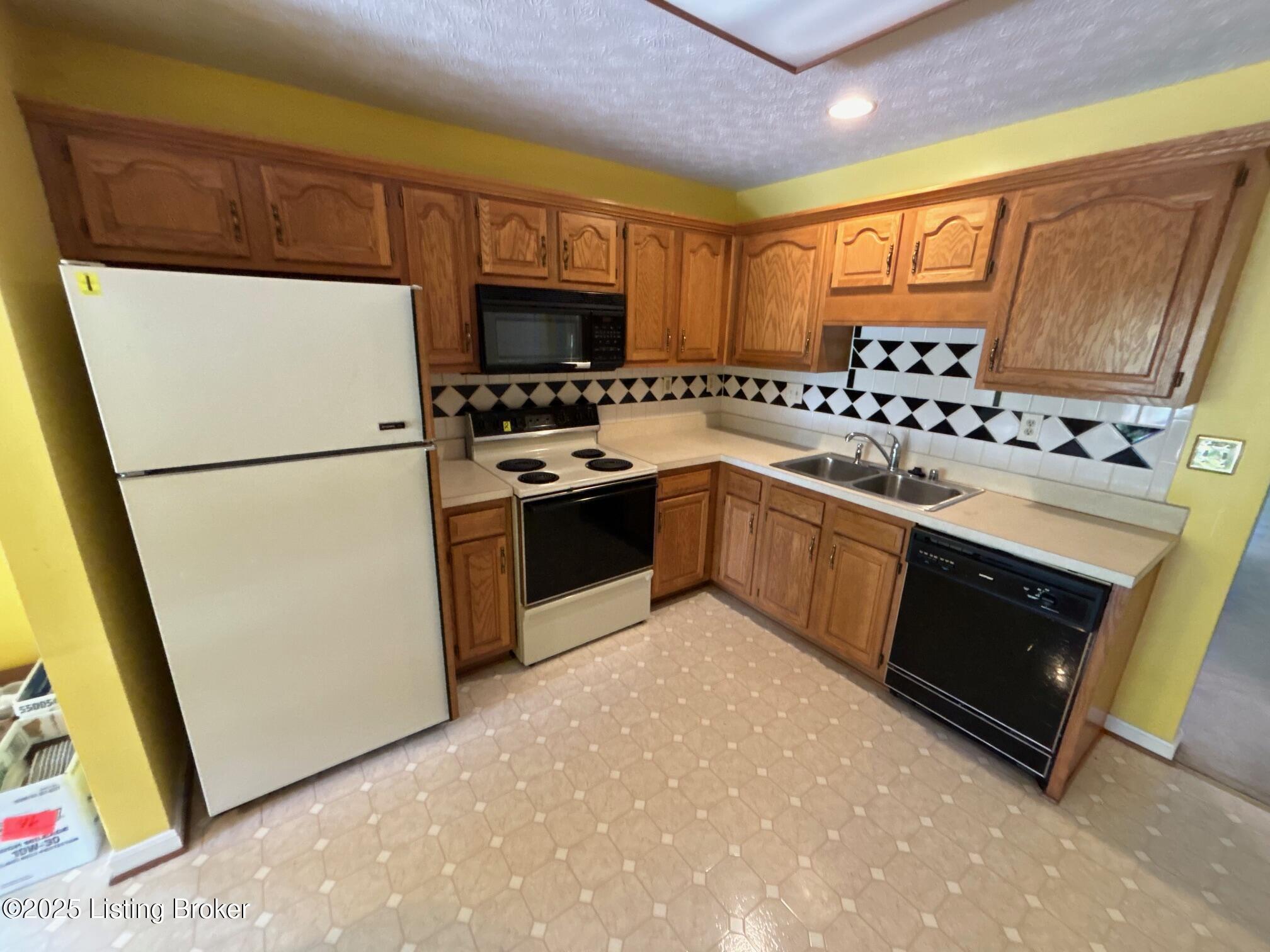10922 Fairway Pointe Dr, Louisville, Pennsylvania image 42