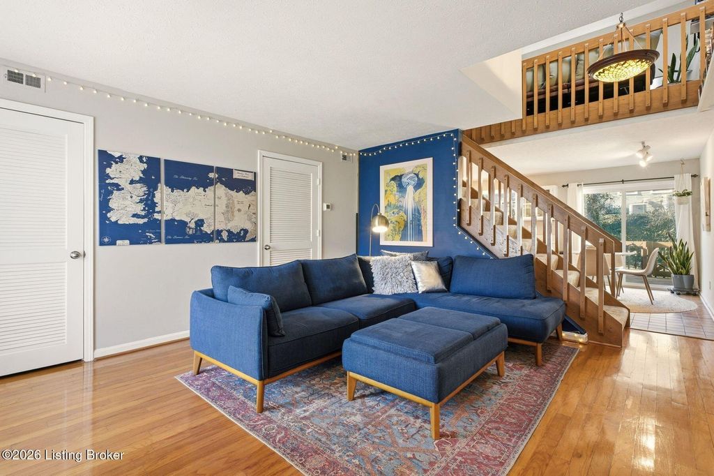 Photo of 417 Ledgeview Park Dr, Louisville, KY 40206 (MLS # 1708271)