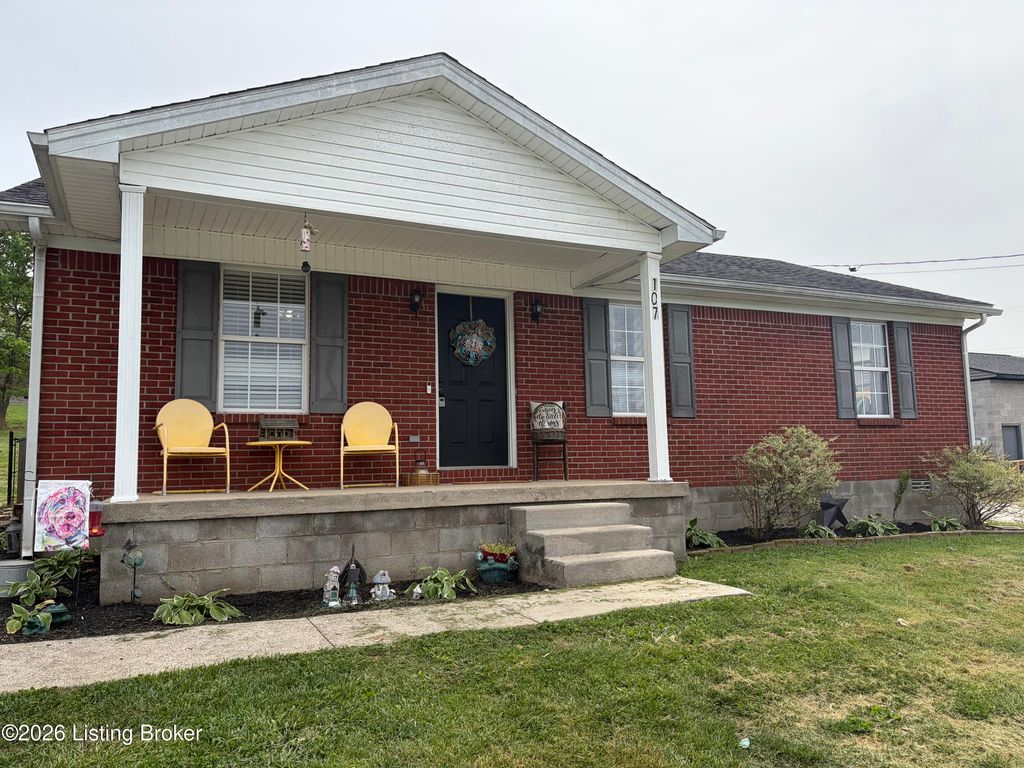 Photo of 107 Watts Ct, Bardstown, KY 40004 (MLS # 1715733)