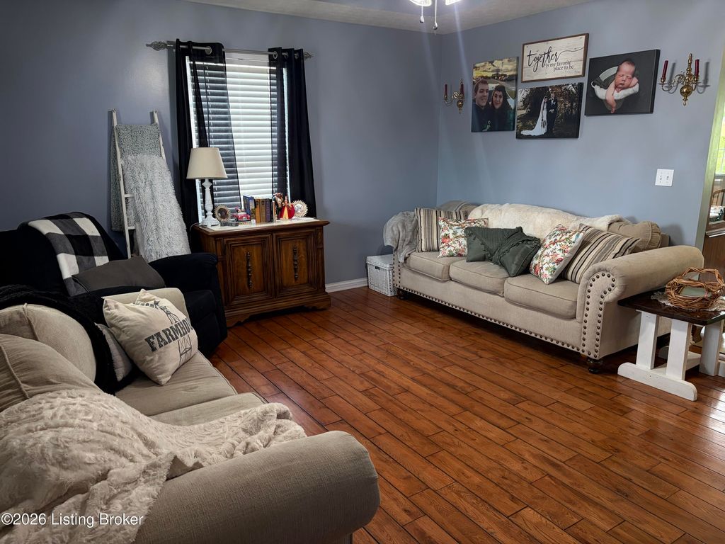 Photo of 107 Watts Ct, Bardstown, KY 40004 (MLS # 1715733)