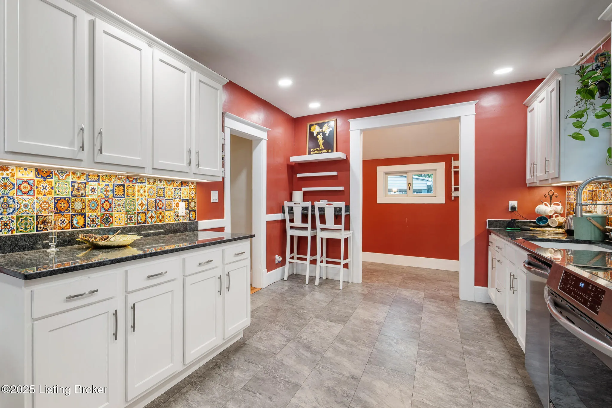 Louisville, Kentucky 40205, United States, 3 Bedrooms Bedrooms, ,1 BathroomBathrooms,Residential,Active,205082