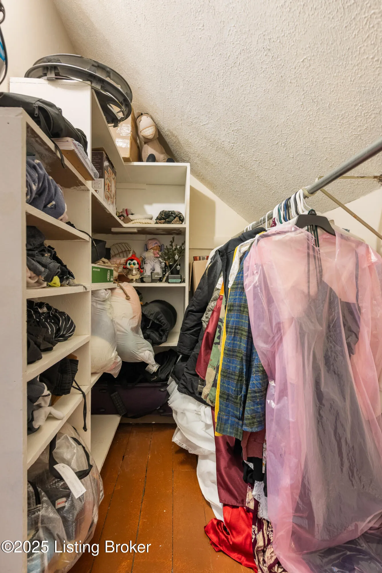 Louisville, Kentucky 40205, United States, 3 Bedrooms Bedrooms, ,1 BathroomBathrooms,Residential,Active,205082