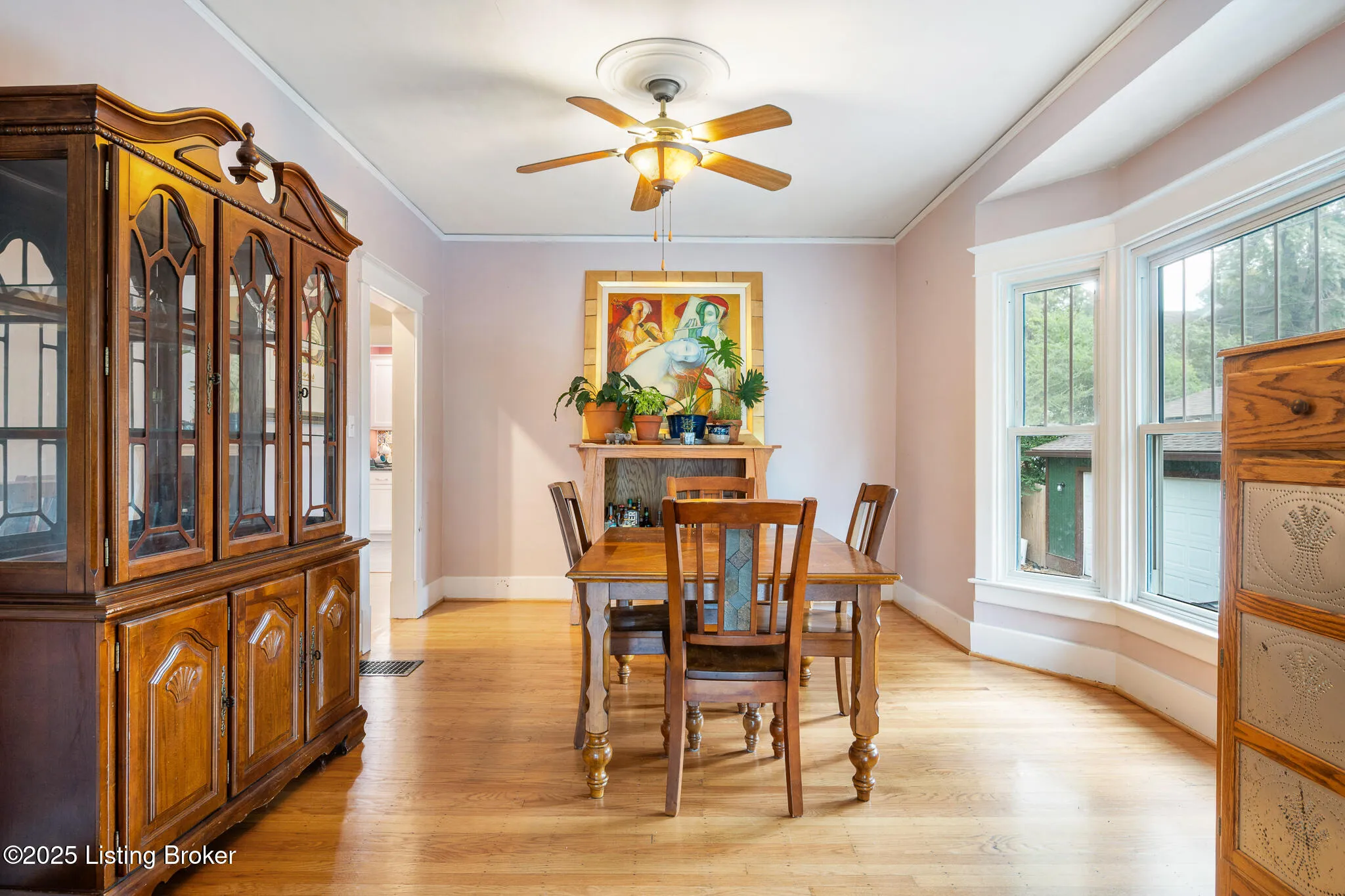 Louisville, Kentucky 40205, United States, 3 Bedrooms Bedrooms, ,1 BathroomBathrooms,Residential,Active,205082