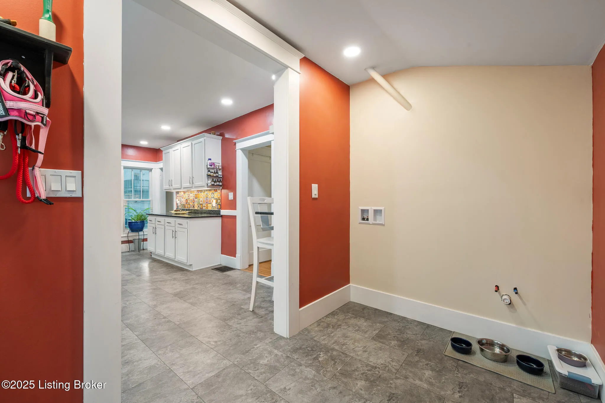 Louisville, Kentucky 40205, United States, 3 Bedrooms Bedrooms, ,1 BathroomBathrooms,Residential,Active,205082