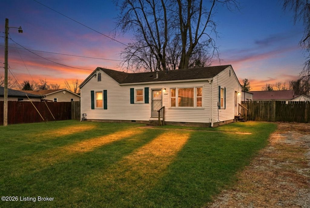 Photo of 5306 Clover Ave, Louisville, KY 40272 (MLS # 1709800)