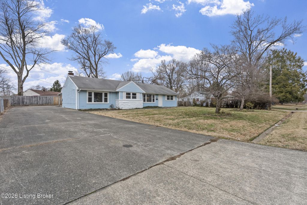 Photo of 9408 Cornflower Rd, Louisville, KY 40272 (MLS # 1710019)