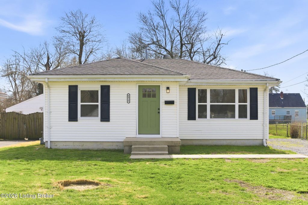Photo of 6918 Bowen Ave, Louisville, KY 40272 (MLS # 1712140)