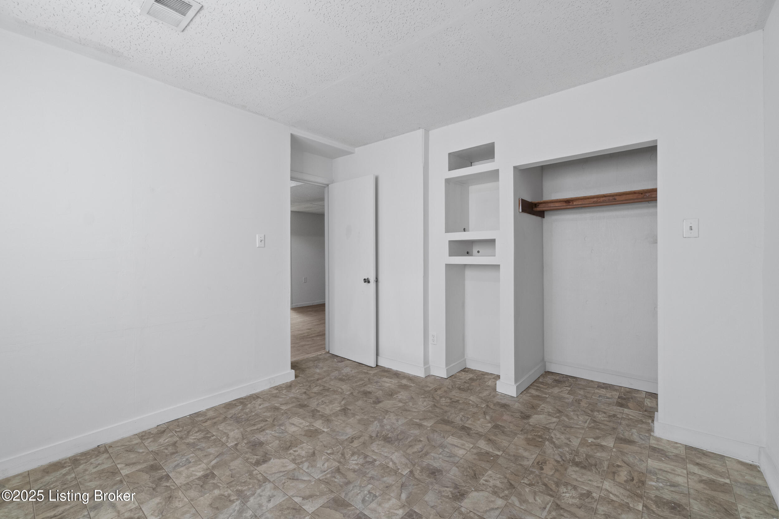 9721 Chapel Hill Rd, Louisville, Kentucky image 25