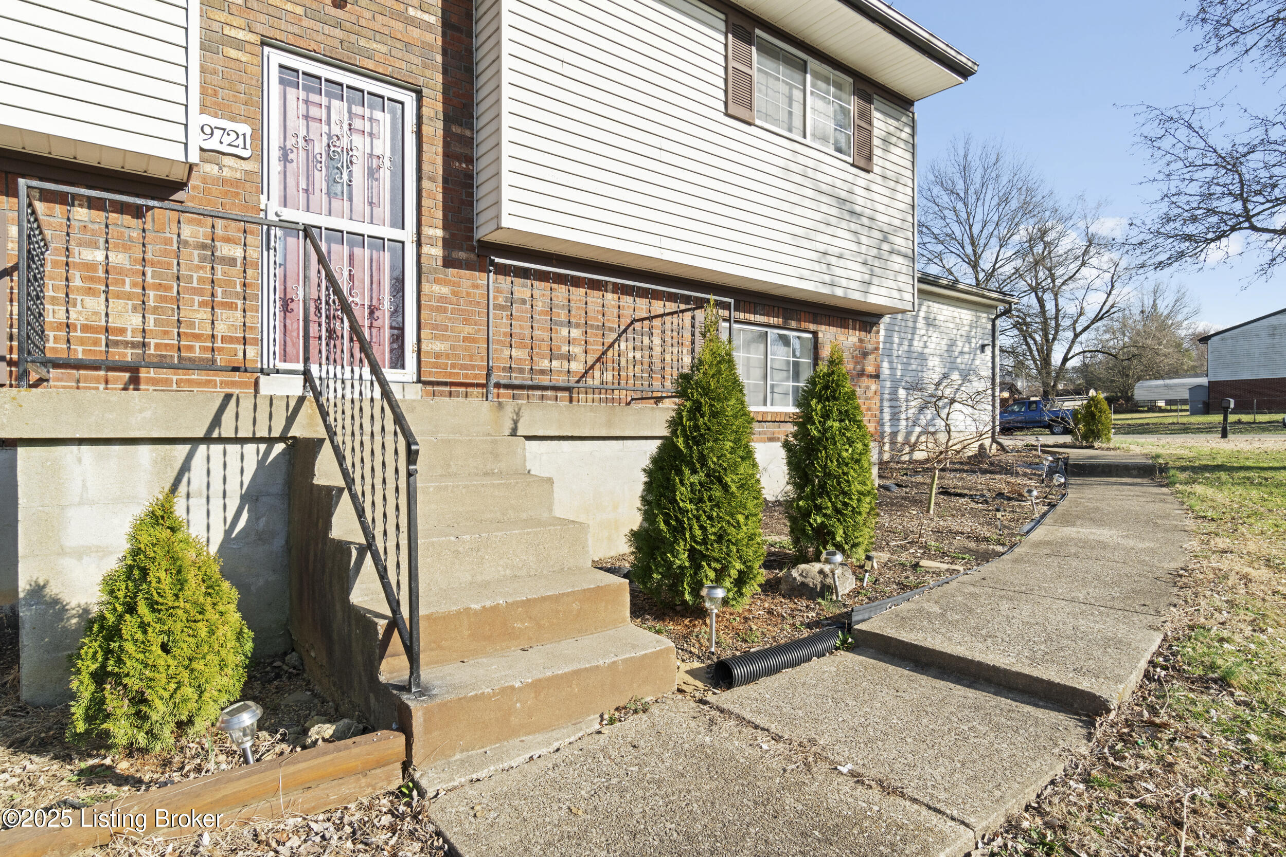9721 Chapel Hill Rd, Louisville, Kentucky image 39