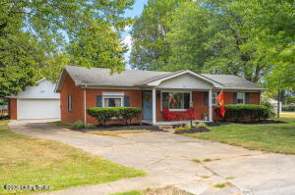 Photo of 330 Stringer Ln, Mt Washington, KY 40047 (MLS # 1719015)