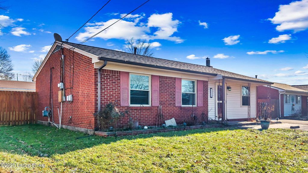 Photo of 134 Hillside Ln, Louisville, KY 40229 (MLS # 1705603)