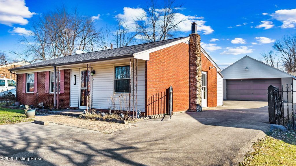 Photo of 134 Hillside Ln, Louisville, KY 40229 (MLS # 1705603)