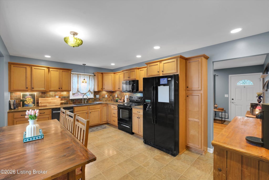 Photo of 8107 Jasmine Ln, Louisville, KY 40228 (MLS # 1728097)