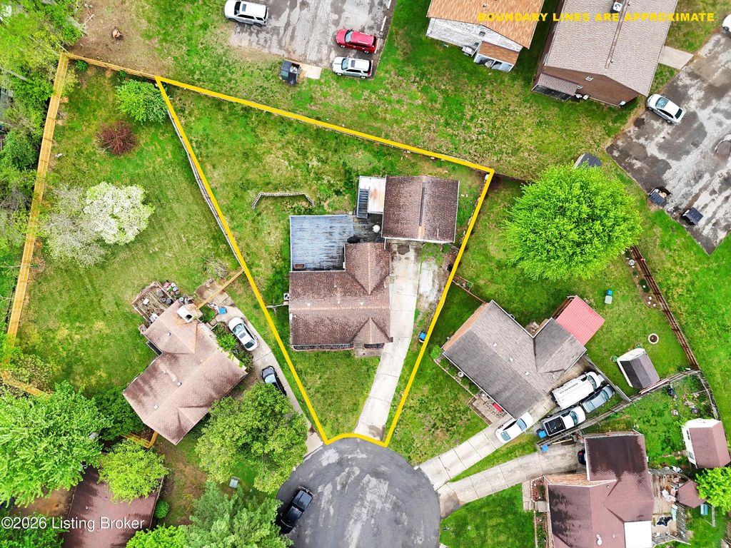 Photo of 4701 John Law Ct, Louisville, KY 40272 (MLS # 1714311)