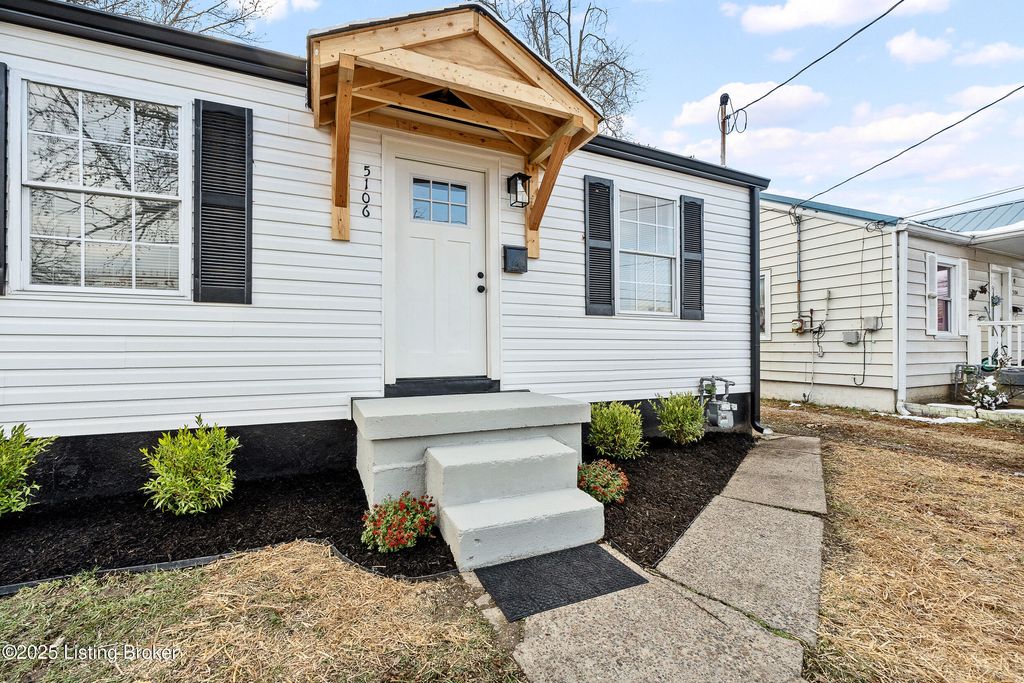 Photo of 5106 Laughlin Ave, Louisville, KY 40214 (MLS # 1704861)