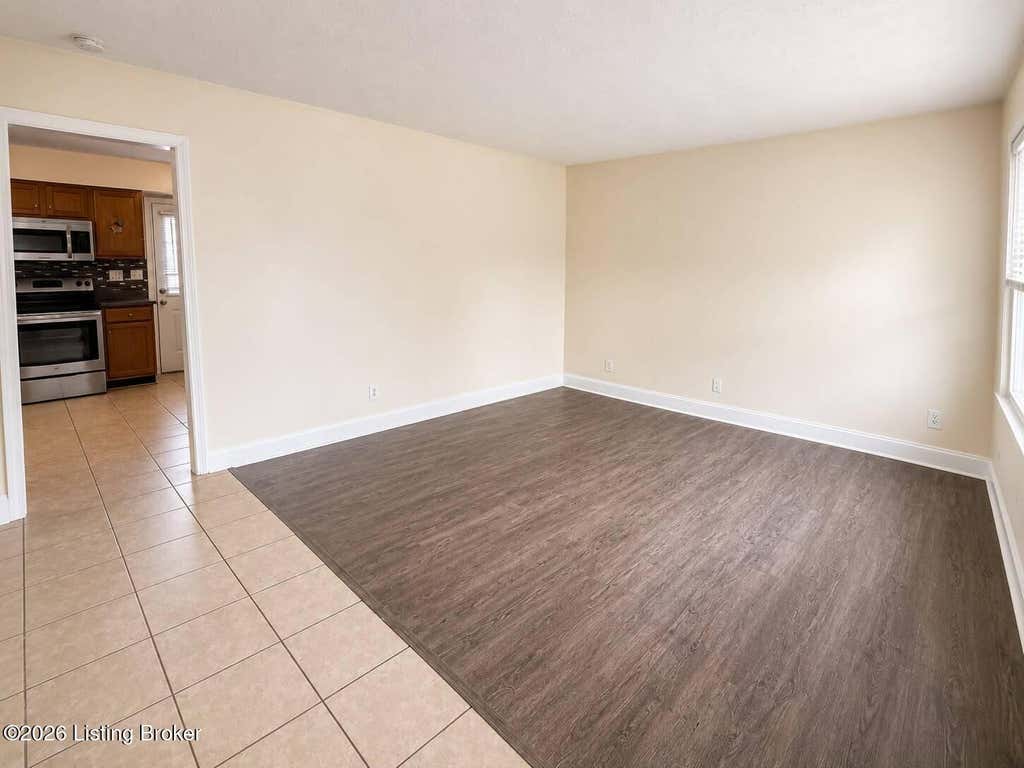 Photo of 5337 Logwood Ave, Louisville, KY 40272 (MLS # 1726611)