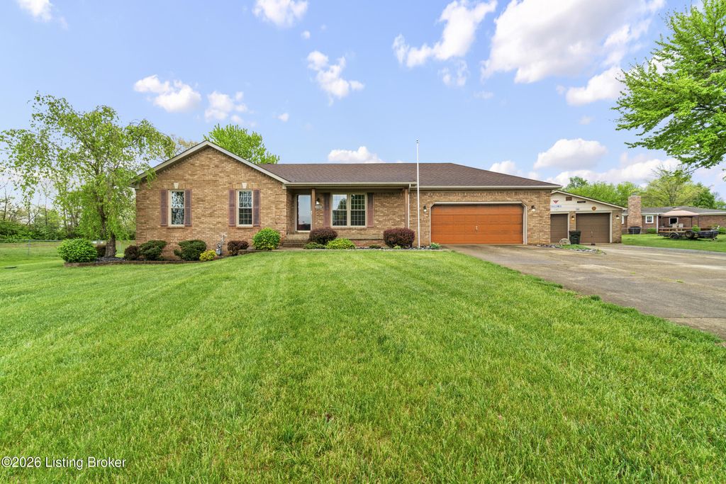Photo of 136 Harding Dr, Mt Washington, KY 40047 (MLS # 1717902)