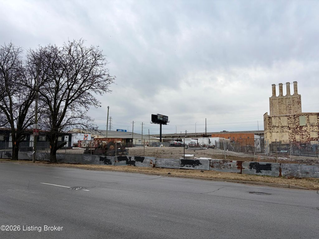 Photo of 1521 Portland Ave, Louisville, KY 40203 (MLS # 1708210)