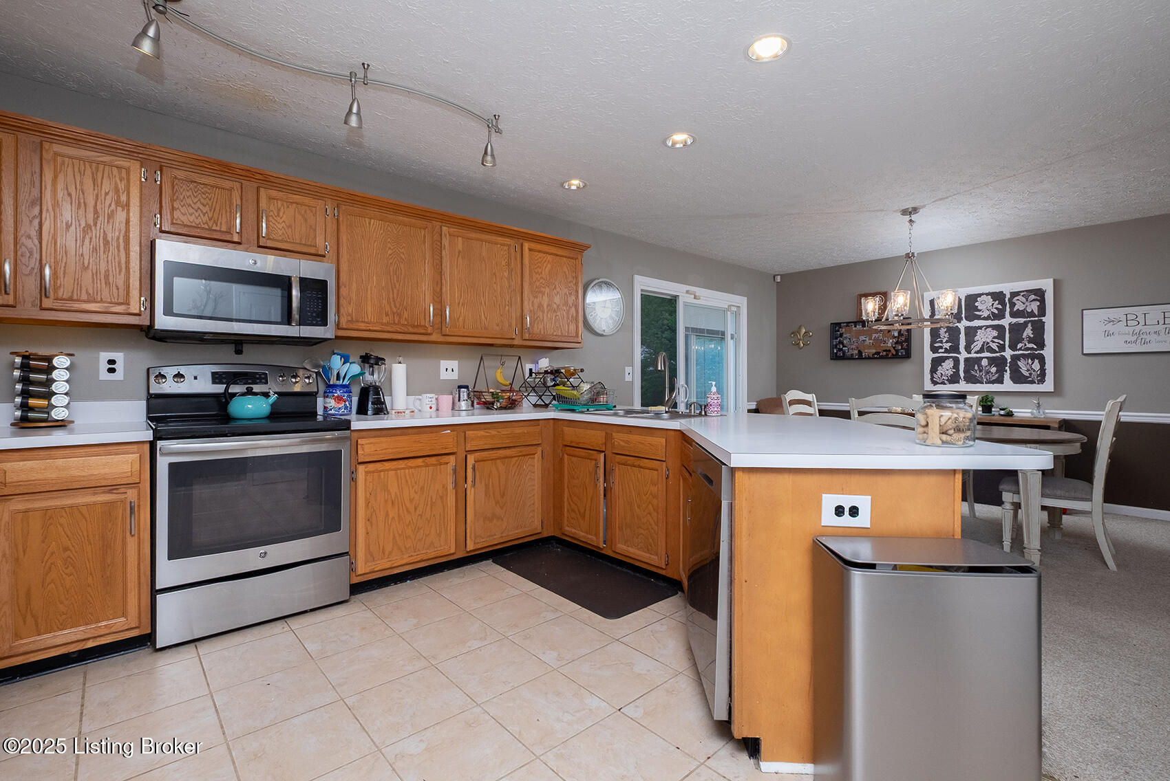 10210 Brownhurst Ct, Louisville, Pennsylvania image 7