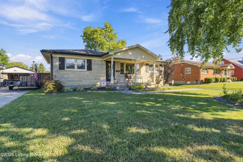 Photo of 7205 Lorenzo Ln, Louisville, KY 40228 (MLS # 1732332)